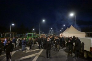 Σε εξέλιξη το αγροτικό lockdown: Κλειστή η Αθηνών - Λαμίας από το Κάστρο Βοιωτίας - Απέκλεισαν τις σήραγγες στα Τέμπη - εικόνα 6