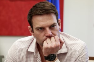 Ανω κάτω το ραδιόφωνο του ΣΥΡΙΖΑ: Κραυγές για απολύσεις "αντιφρονούντων" - Τι συνέβη με γνωστή δημοσιογράφο