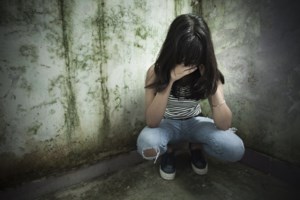 ''Άρωμα'' Κολωνού στην υπόθεση της Λέσβου: Η 13χρονη δείχνει και τρίτο πρόσωπο, στρατιωτικό, στον βιασμό της
