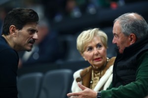 Βουλή: Χαμογελαστός και ευδιάθετος ο Κώστας Αχ. Καραμανλής - "Πηγαδάκια" με βουλευτές της ΝΔ [εικόνες] - εικόνα 6