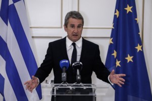 Ειδικό δικαστήριο: Σκληρή κόντρα Λοβέρδου-Παπαγγελόπουλου - "Μου είναι δυσάρεστο να τον κοιτώ" - "Το μένος του μάρτυρα"