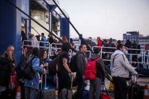 Αγίου Πνεύματος: Πώς θα λειτουργήσουν σούπερ μάρκετ, καταστήματα και τράπεζες