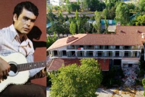 Γιάννης Πουλόπουλος: Έχτισε εκκλησάκι στη Μύκονο - Στη μνήμη του αδερφού του που σκοτώθηκε πριν 30 χρόνια [εικόνες - βίντεο]