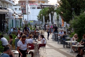 Επιχείρηση "Πειθώ": Ιερείς και δήμαρχοι "επιστρατεύονται" για να πείσουν τους ανεμβολίαστους - Χωρίς AstraZeneca - εικόνα 3