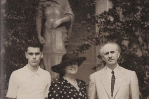 Συγκινητικό αντίο του Νίκου Παπανδρέου στον θείο του Γιώργο - Η φράση "εγώ σ’ αγάπησα, εσύ όχι" στην κηδεία του Ανδρέα