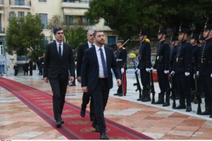 Δίπλα αλλά...μακριά στην παρέλαση ο Στέφανος Κασσελάκης και ο Νίκος Ανδρουλάκης [Εικόνες] - εικόνα 6