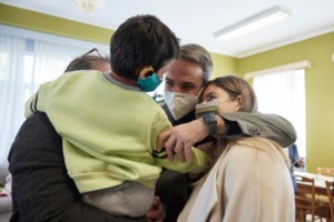 Κατερίνα Σακελλαροπούλου: Βόλτα για δώρα στο κέντρο της Αθήνας - Στάση στην Ευρυπίδου και γεύμα με συνεργάτες [Εικόνες]