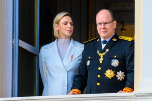 Πριγκίπισσα Γκαμπριέλα: Η little fashion icon πριγκίπισσα του Μονακό σε νέα εμφάνιση με πλεκτό φόρεμα και κόκκινο παλτό