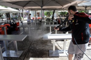 Παπαθανάσης: Το πρώτο δεκαπενθήμερο Ιουνίου ανοίγουν οι εσωτερικοί χώροι στην εστίαση