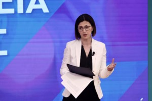 Επίθεση Ηλιόπουλου σε Αγαπηδάκη: "Έκανες καριέρα σαν τρολ"- "Τρολ είναι αυτοί που κρύβονται πίσω από κουκούλες"