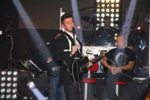 Γιάννης Μπέκας: Αντιμέτωπος με κακούργημα ο τραγουδιστής για το επεισόδιο με τους αστυνομικούς - Τι συνέβη