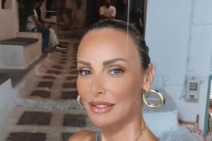 Φλέρταραν την Μπέττυ Μαγγίρα στον δρόμο - Η αντίδραση της παρουσιάστριας [βίντεο]