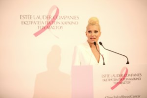 Φαίη Σκορδά: Η απίθανη εμφάνιση με militaire chic look σε βραδινή έξοδο - εικόνα 5