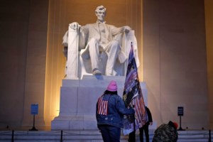 Εισβολή στο Καπιτώλιο των ΗΠΑ: Αποκαλυπτικό βίντεο - 'Eτσι οργανώθηκε η επίθεση βήμα βήμα