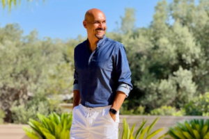 Δημήτρης Σκουλός: Έχω δεχθεί πολλές φορές bullying - Με έδερναν στο σχολείο επειδή ήμουν μαυριδερός, κοντός κι αδύνατος [βίντεο]