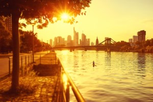 Καιρός: Κορυφώνεται αύριο η μεταφορά σκόνης, εκρηκτικό κοκτέιλ μαζί με τις λασποβροχές - Δείτε τους χάρτες του meteo