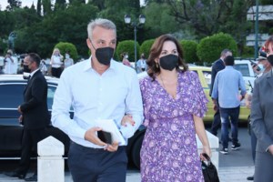 Όλγα Κεφαλογιάννη: Η συγκινητική ανάρτηση για τα δίδυμα - Η πρώτη αγκαλιά, το πρώτο βλέμμα, η ευλογία της οικογένειας - εικόνα 2