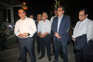 Τραγωδία στο Μάτι: Προπηλακίστηκε ο αρχηγός της Πυροσβεστικής - Ενταση από τους συγγενείς των νεκρών στην Ευελπίδων
