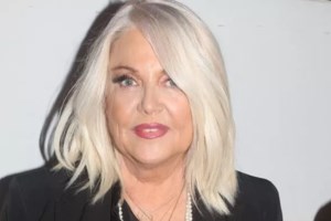 Η Ρούλα Κορομηλά συγκινεί με μία φωτογραφία της μητέρας της: "Σε κρατάω γερά…"