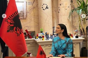 Σόου χλιδής από Αλβανούς στο Λονδίνο: Παρέλαση με Λαμποργκίνι, Πόρσε και Μερσεντές για την εθνική τους επέτειο - εικόνα 6