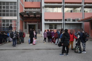 Βόλος: 34χρονη γέννησε στον δρόμο, μπροστά στα μάτια του ταξιτζή που είχε καλέσει