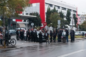 Αθήνα: Πορείες διαμαρτυρίας στο κέντρο για τον τραυματισμό του 16χρονου από αστυνομικό [Εικόνες] - εικόνα 4