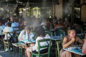 Κορονοϊός: Ανησυχητική αύξηση στις εισαγωγές σε νοσοκομεία - 35 νεκροί και 6 διασωληνωμένοι - εικόνα 2