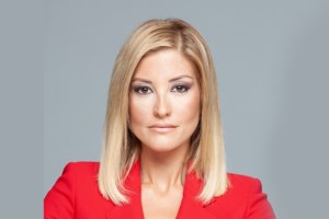 Ο φαλακρός λοιμωξιολόγος που έκανε τη Ράνια Τζίμα να σκάσει στα γέλια- Για τα κομμωτήρια [Βίντεο]