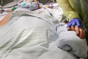 Η τραγική ιστορία του 12χρονου Χρήστου: Ορφανός για δεύτερη φορά - Μετά τους φυσικούς γονείς του, έχασε και τους θετούς από κορονοϊό [Βίντεο]