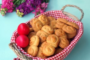 Συνταγή για πασχαλινά κουλουράκια σμυρναίικα - Γλυκά, αρωματικά και τραγανά