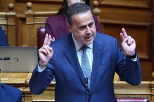 Εκλογές "μυρίζει" η πολιτική σκηνή - Βγήκαν τα…μαχαίρια από την κυβέρνηση, πιέζει και πιέζεται το ΠΑΣΟΚ