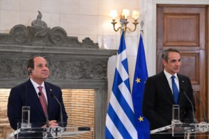 Συνάντηση Μητσοτάκη με Βαρθολομαίο στο Μαξίμου - Η φωτογραφία που του έδωσε ο Πατριάρχης - εικόνα 2