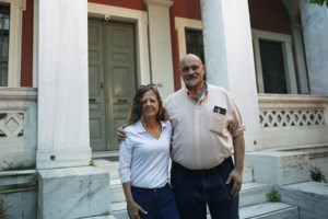 Ληστεία σε φαρμακείο στον Χολαργό - Πήραν τα χρήματα από την ταμειακή