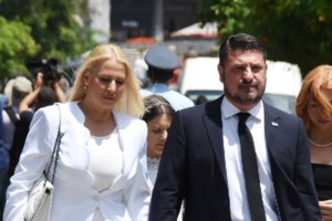 Γκερέκου, Κεφαλογιάννη, Ράπτη: Στιλάτες στο υπουργείο Τουρισμού - Το color blocking και το κλασικό μαυρόασπρο - εικόνα 10