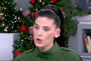 Αριάνα και Φιλίππα Τανιμανίδη: Οι αξιολάτρευτες δίδυμες ποζάρουν στο σαλόνι του νέου σπιτιού τους - εικόνα 4