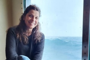 Διακοπές στην Καραϊβική για την Πόπη Τσαπανίδου: Εικόνες από τις καταγάλανες παραλίες που κολύμπησε [βίντεο]