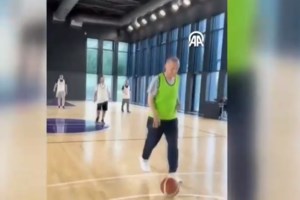 Οργή στην Τουρκία για γνωστό Έλληνα TikToker: Άνοιξε ελληνική σημαία μπροστά στην Αγία Σοφία [βίντεο]