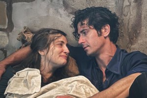 Άγριες Μέλισσες: Τα ρεκόρ της σειράς που καθήλωσε το τηλεοπτικό κοινό - 14 συγκλονιστικά "κλικ" από το φινάλε [Εικόνες] - εικόνα 2