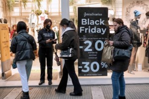 Τι προτιμούν οι Έλληνες στην "Βlack Friday": Πρωτιά για τα ηλεκτρονικά είδη, ακολουθεί η ένδυση - εικόνα 3