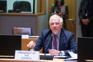 Δραματικές ώρες στη Μαριούπολη: Προσπαθούν να επιβιώσουν με 5 λίτρα πόσιμου νερού την εβδομάδα - εικόνα 2