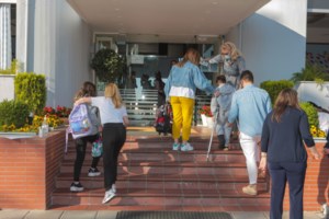 Εφοδιάστηκαν με έξτρα self test τα σχολεία: Πενταπλάσιο το απόθεμα σε κάθε σχολική μονάδα, λέει η κυβέρνηση