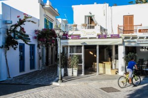 Πάρος: Στον εισαγγελέα οι δύο ανήλικοι - "Είδε 10 άτομα να χτυπούν τον αδερφό του, πήγε να τον σηκώσει και τον μαχαίρωσαν"