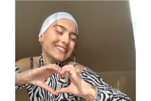 Ραφαέλα Πιτσικάλη: Θρήνος στην κηδεία της - Την αποχαιρετούν ντυμένοι στα λευκά - "Δάκρυα δεν χρειάζονται, μια προσευχούλα μόνο…"