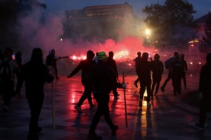 Αλβανία: Νέος κύκλος επεισοδίων στα Τίρανα έξω από το γραφείο του Ράμα - Δεν κάνουν πίσω οι φοιτητές