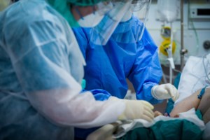 Κορονοϊός: Λίγοι οι θάνατοι για τους κάτω των 50 ετών στο β' κύμα