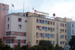 Καμένο και αφυδατωμένο το 4χρονο κορίτσι στο Παίδων – Μία άλλη γυναίκα κατηγορεί η μητέρα, που το άφησε αβοήθητο πολλές ημέρες - εικόνα 2