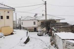 Άρχισαν να κλείνουν δρόμοι στη βόρεια Ελλάδα: Απαγόρευση κυκλοφορίας σε νταλίκες και φορτηγά στην Εγνατία Οδό