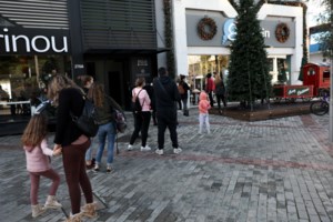 Κορονοϊός: Ρεβεγιόν μόνο το μεσημέρι Χριστούγεννα και Πρωτοχρονιά -  Επισκέψεις σε σπίτια με SMS και "ειδικό" κωδικό - εικόνα 2