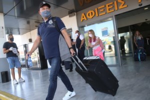 Ο Ηλίας Μόσιαλος ξεκαθαρίζει: Οι εμβολιασμένοι μπορεί να μεταδώσουν τον κορονοϊό - Τι λέει για το εμβόλιο της AstraZeneca