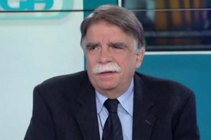 Ηλίας Μόσιαλος: Με ένα γράφημα δείχνει πώς προστατεύει η μάσκα από τον κορονοϊό